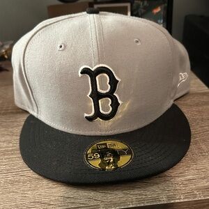 New Era Light Gray and Black Baseball Cap